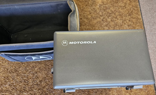 Motorola R-2200-HS-closed front view