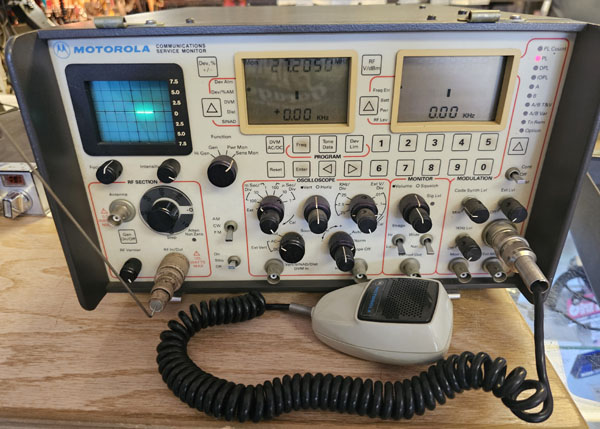 Motorola R-2200-HS-lit front view